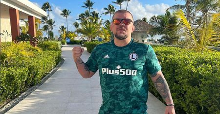 "Juras" na wakacjach. Jeden szczegół przyciągnął uwagę Szpilki