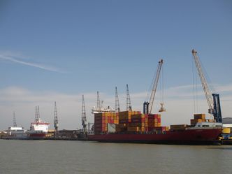 Zajęty statek i zablokowany port. Greenpeace stawia żądania Volkswagenowi