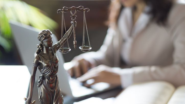 W Bydgoszczy istnieje wiele kancelarii prawnych poszukujących radców prawnych