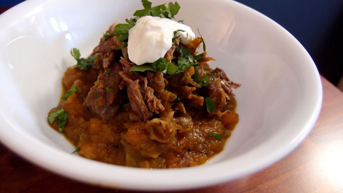 Duszona goleń tylna z jagnięciny nowozelandzkiej (samo mięso)