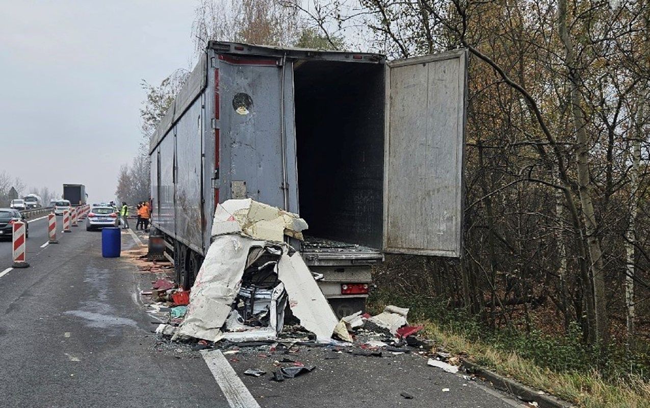 Stał przy ciężarówce na S1. Zginął na miejscu