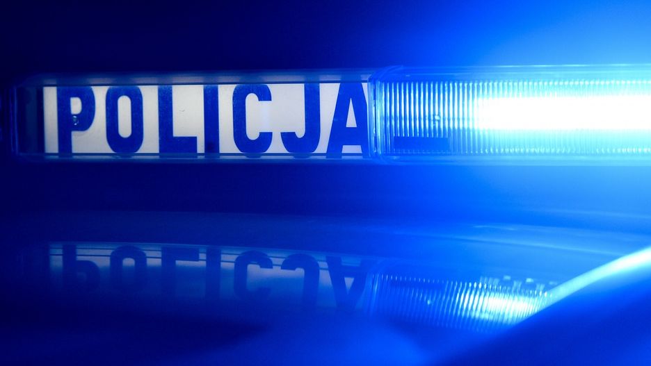 Pijany 47-latek prowadził auto. Utknął na skarpie 