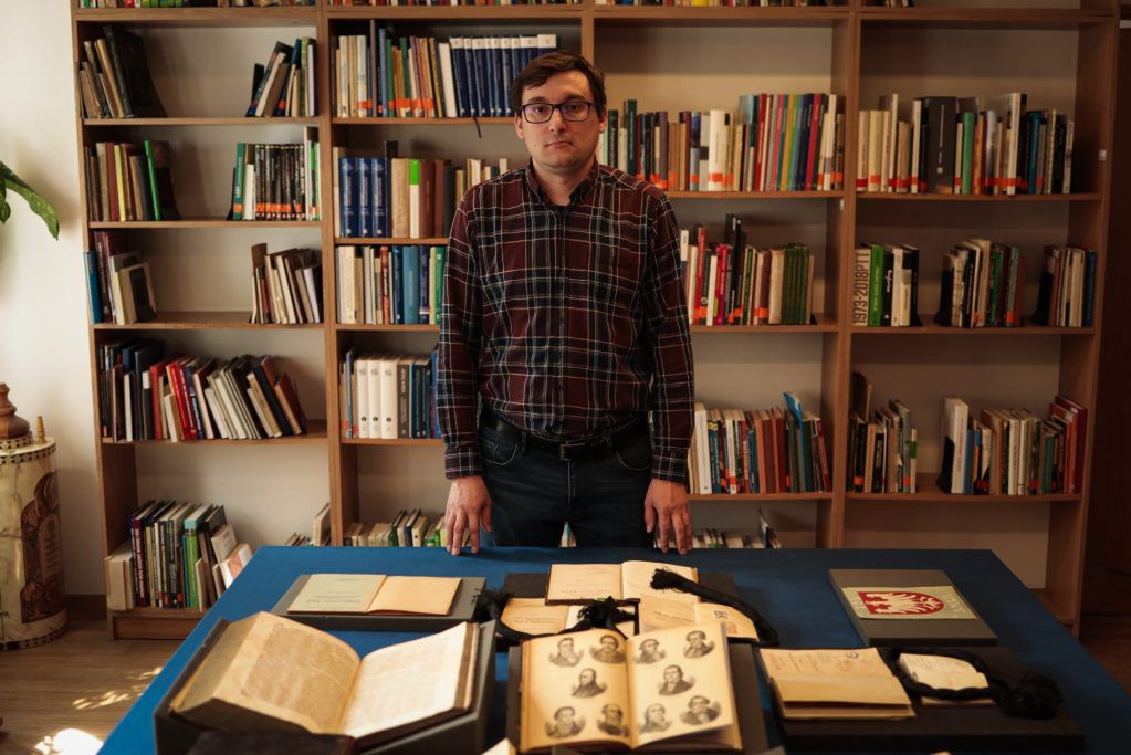 Egzemplarz Konstytucji 3 Maja w zbiorach Biblioteki Uniwersyteckiej UAM. Skarb narodowy z burzliwą historią