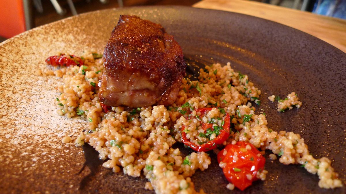 Duszona karkówka z jagnięciny nowozelandzkiej (samo mięso)