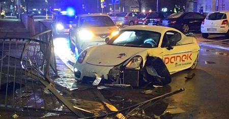 Porsche cayman na minuty nie przetrwało nawet doby. Kierowca spożywał alkohol