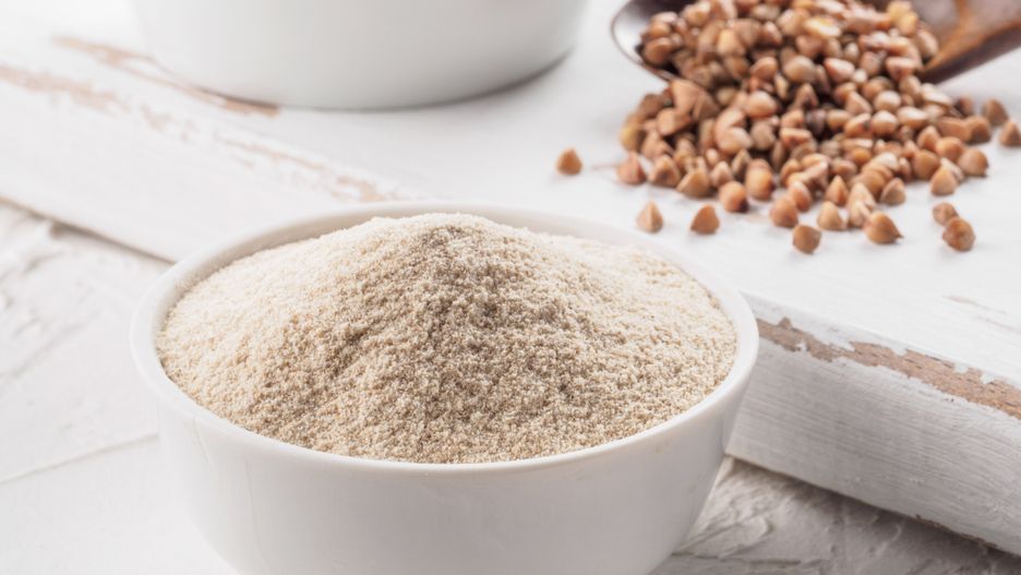 Anna Lewandowska używa w przepisie na pierniczki świąteczne mąki gryczanej i owsianej