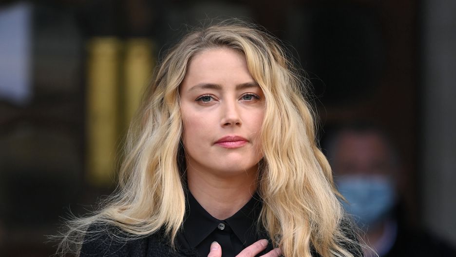 Amber Heard odwiedziła meczet w Turcji. Spotkała się z ostrą krytyką 