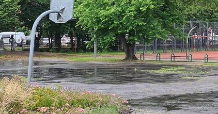 Wrocław. Przy Szkole Podstawowej nr 72 będą korty tenisowe. Trwa budowa