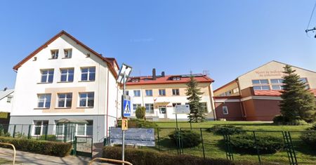 Ewakuacja w podstawówce! Na miejscu saperzy. "Dzieci nie wracają do szkoły"