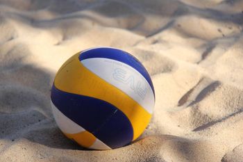 To mistrzynie i mistrzowie powiatu malborskiego 2025 w siatkówce plażowej. Wśród chłopców całe podium dla II LO