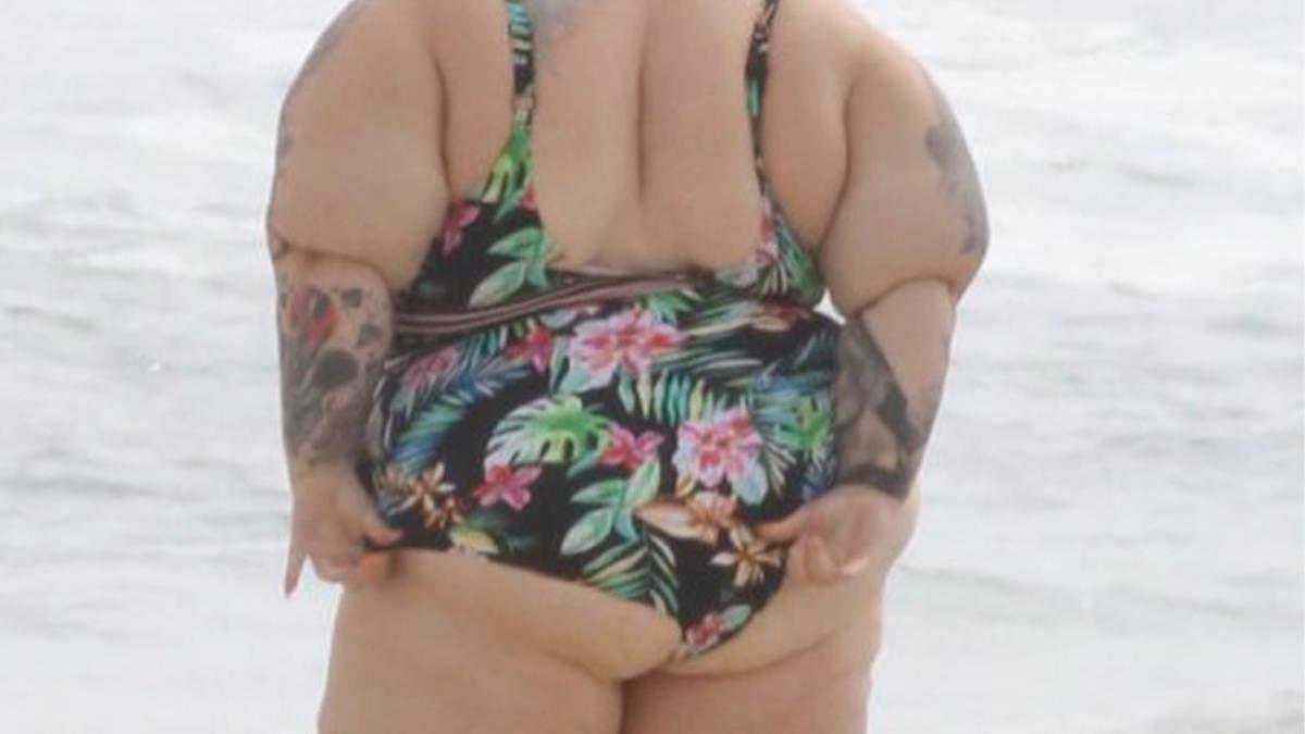 Najsłynniejsza na świecie seksbomba XXL pokazała się się w negliżu na plaży! Widok 150 kilogramów w zmysłowym bikini wprawił świat w osłupienie!