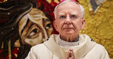Podciął gardło lalce ze zdjęciem abp. Jędraszewskiego. Jest wyrok sądu