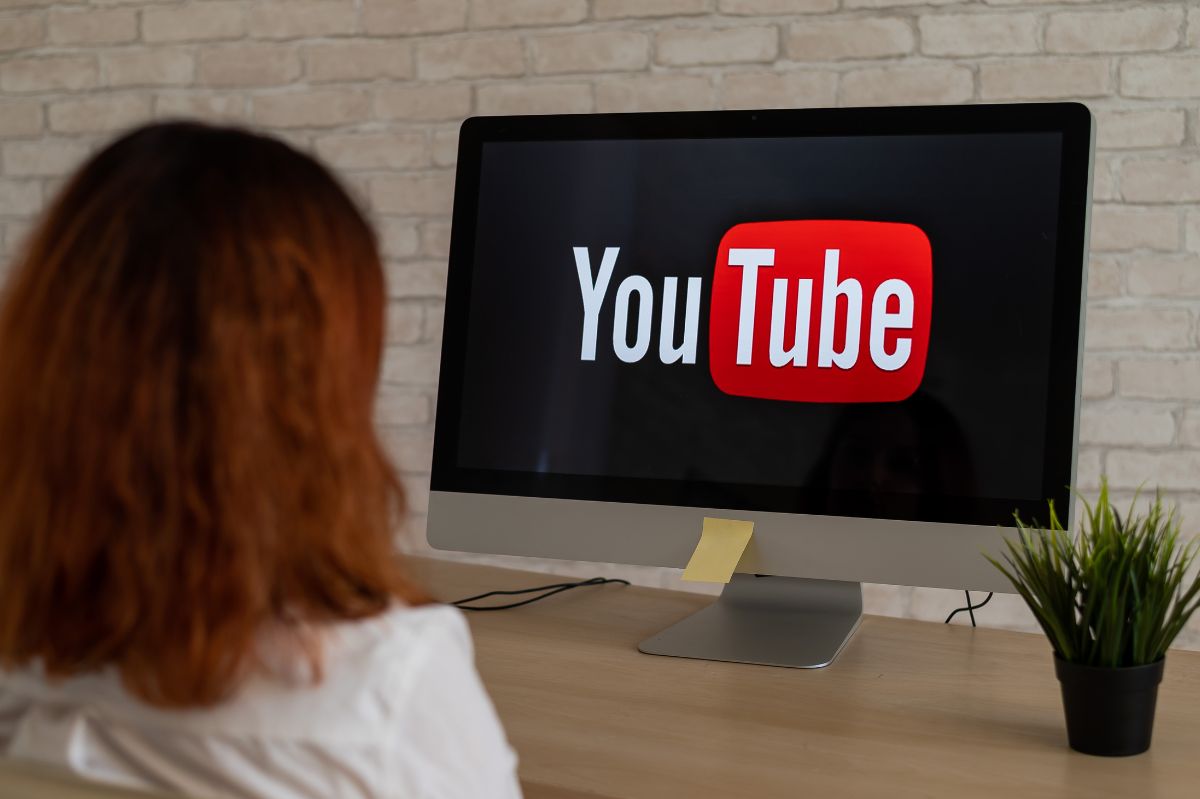 YouTube will introduce special labels for videos.