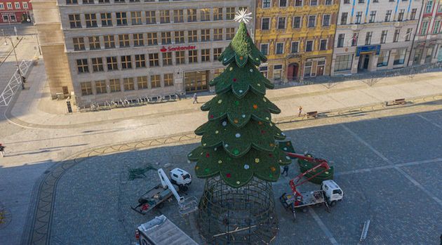 Boże Narodzenie. Wrocław rozbłyśnie w Mikołajki. Świąteczne iluminacje będą cieszyć oko znacznie krócej