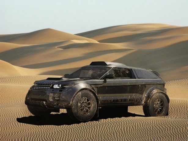 Odmieniony Range Rovera Evoque samochodem na Dakar