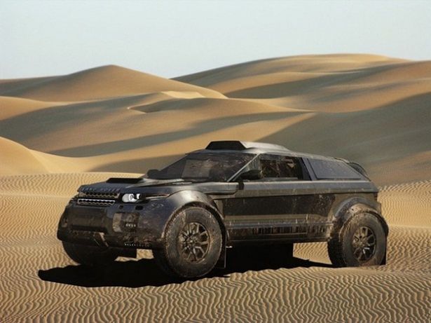 Odmieniony Range Rovera Evoque samochodem na Dakar