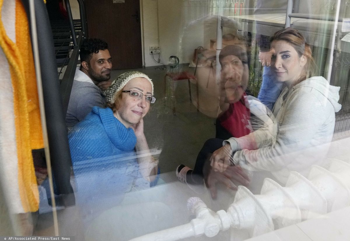 Boszra al-Moallem z siostrami i szwagrem w ośrodku dla cudzoziemców w Białymstoku AP/Associated Press