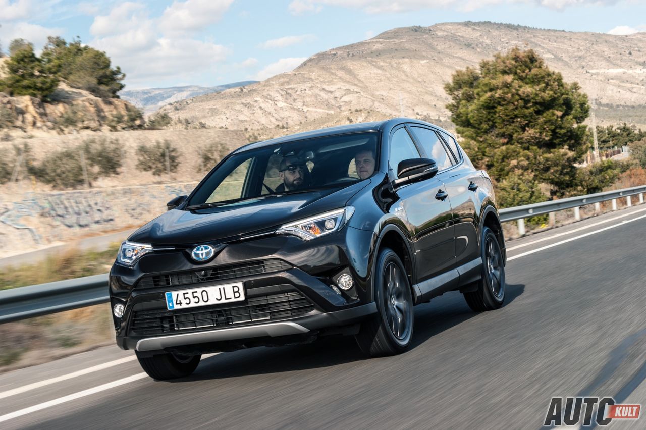 Toyota RAV4 Hybrid (2016) - test, opinia, spalanie, cena