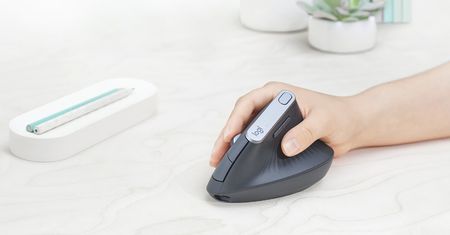 „Nasza najbardziej ergonomiczna myszka” - oto Logitech MX Vertical