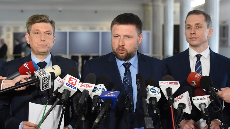 Zdaniem posła Marcina Kierwińskiego, mamy do czynienia z "układem", na którego czele stoi Jarosław Kaczyński