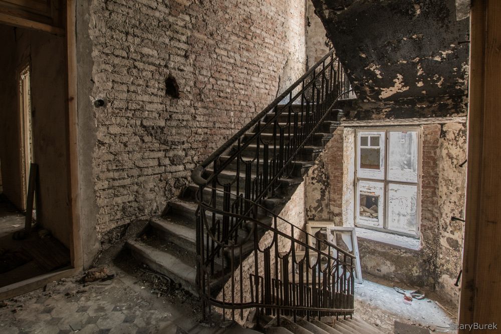Warszawski urbex: Co znajduje się wewnątrz kamienicy przy Żelaznej 43? 12