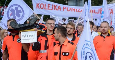 Piloci, policjanci, kolejarze, medycy, górnicy. Propaganda sukcesu sprowadza na PiS groźbę fali strajków