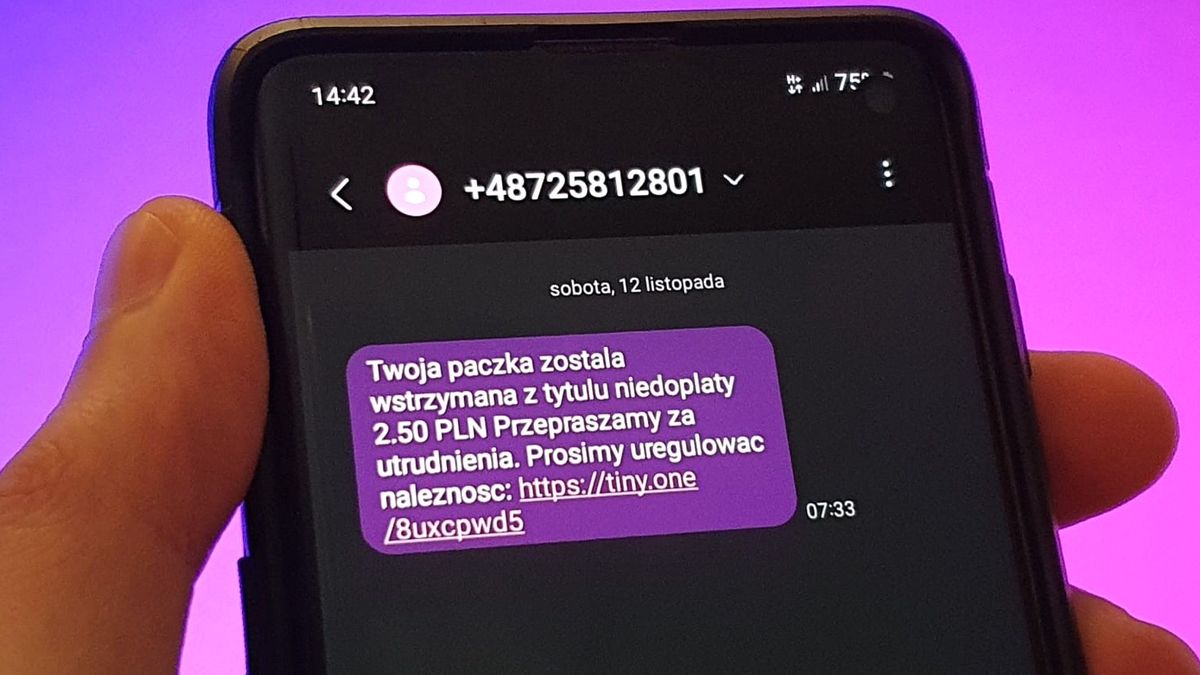 Fałszywy SMS o paczce