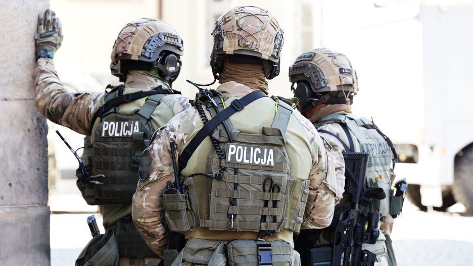 DAREK11
bojowa, drużyna, policja, akcja, policjanci, w akcji, pistolet, wojsko, mundurowy, glina, swot, specjalsi, armia, ukraina, wojna, rosja, kijów, policjant, mundury, kamuflaż, broni, karabiny, w szyku, bojowym, kamizelka, kamizelki, obrona, policyjna, mundurowi, spap, kontr, anty, szyk bojowy, at, granat, gaz, na ostro, polska, terror, policyjny, kontratak, zagrożenie