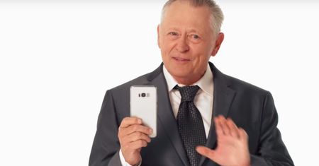 Szczera reklama nowego smartfona