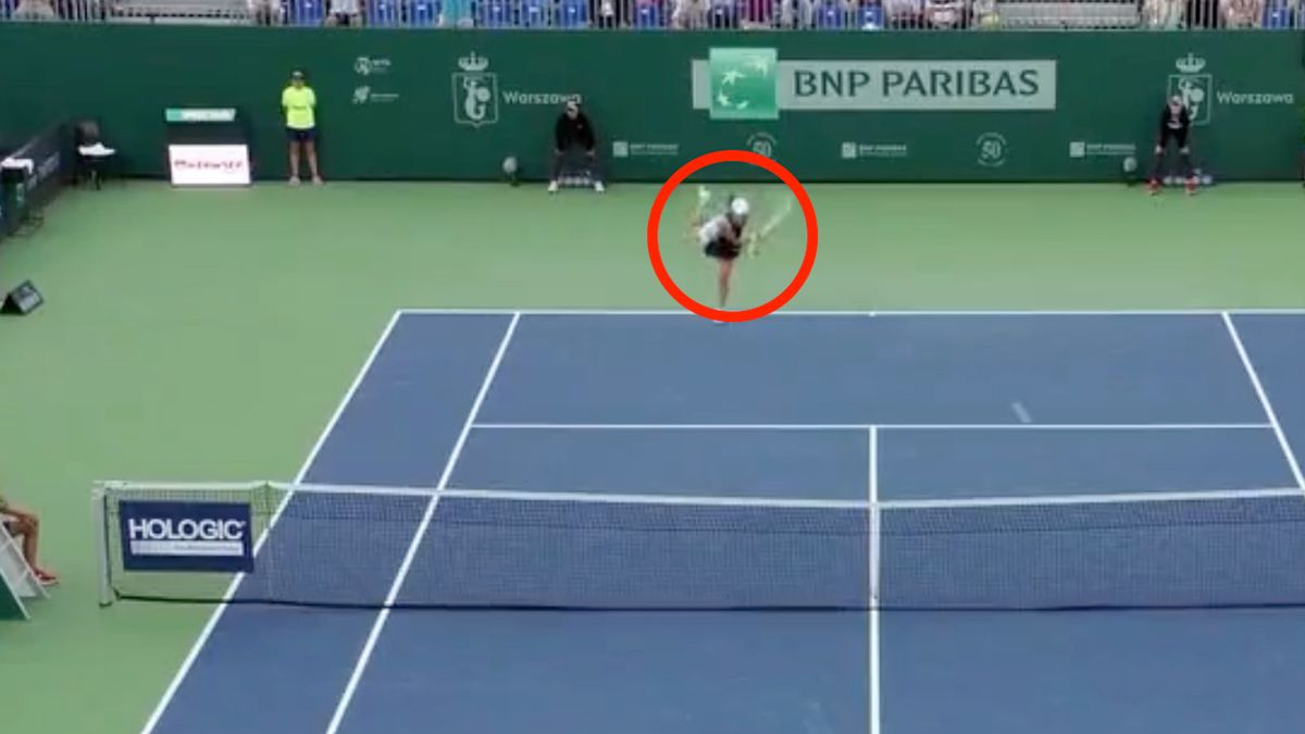 Twitter / WTA / Na zdjęciu: piłka meczowa Igi Świątek