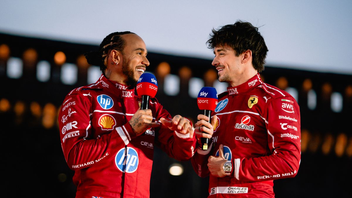 Materiały prasowe / Ferrari / Na zdjęciu: Lewis Hamilton (z lewej) i Charles Leclerc