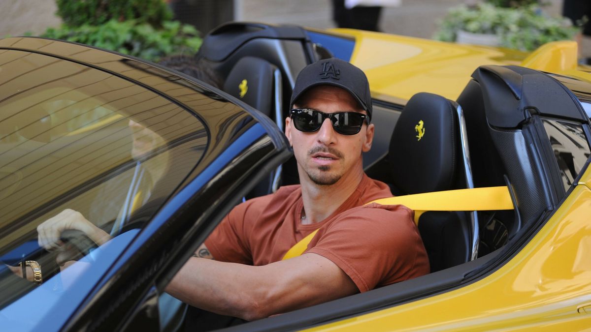 Archiwum zdj?? sportowych 2022
Milan, 18-04-2023 Zlatan Ibrahimovic, 41 years old striker for MILAN and the SWEDEN national team, surprised in the streets of the center aboard one of his FERRARIs, brought in from Sweden.-Mimmo Carriero / ipa-agency.net//IPAPRESSITALY_IPA_IPA37384064/Credit:Mimmo Carriero / IPA/SIPA/2304190838
Mimmo Carriero / IPA/SIPA