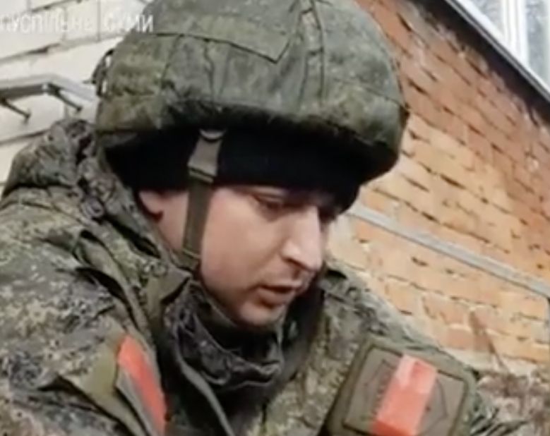 Załamanych żołnierzy rosyjskich, wziętych do niewoli, pokazują siły ukraińskie w sieci. Niemal wszyscy zeznają, że nie chcieli się znaleźć w Ukrainie (Twitter)