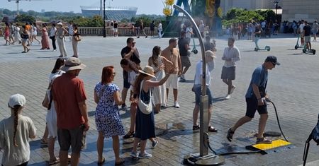 Żar leje się z nieba. Tak ochładzają się Warszawiacy