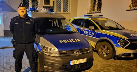 Nie wahał się ani chwili. Policjant eskortował poparzone niemowlę