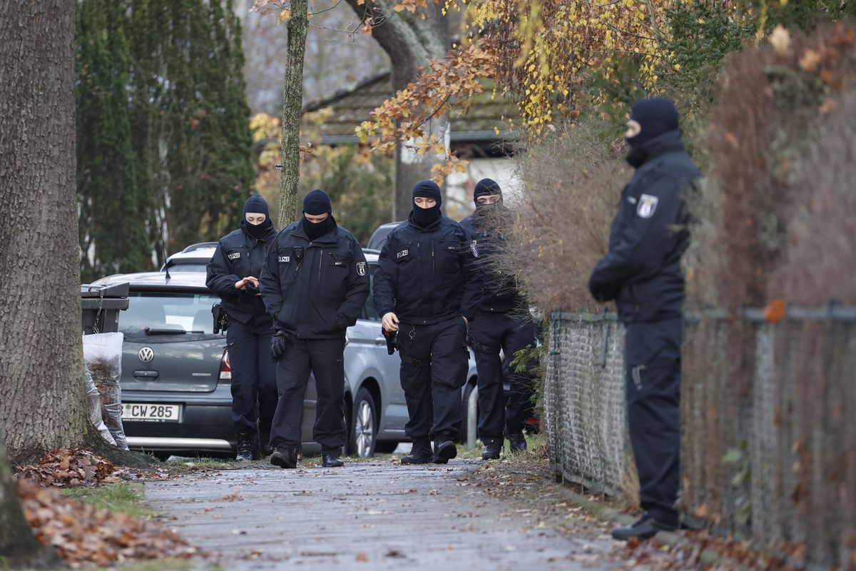 Policyjna akcja, przeprowadzona 7 grudnia w Berlinie i wielu innych miastach, miała na celu zatrzymanie uczestników domniemanego zamachu stanu