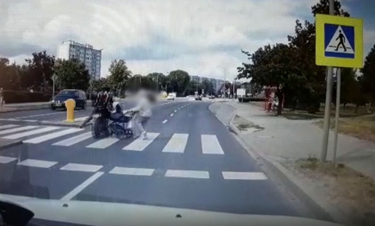 Motocyklista uderzył w wózek. Uciekł, ale kary nie uniknie