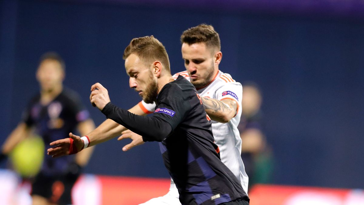 Ivan Rakitić w starciu z reprezentantem Hiszpanii