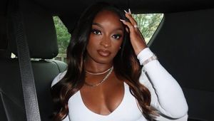 Chciała powiększyć piersi. "Sięgały mi aż do szyi"