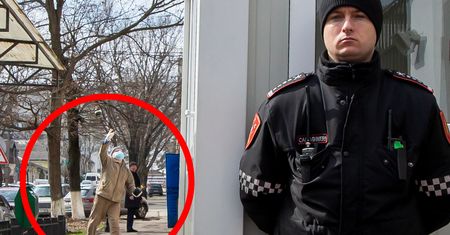 Koktajle Mołotowa przed ambasadą Rosji. Zakłócił wybory prezydenckie