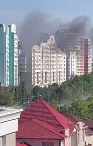 Kłęby dymu i odgłosy eksplozji w Rosji. "Spadł dron"