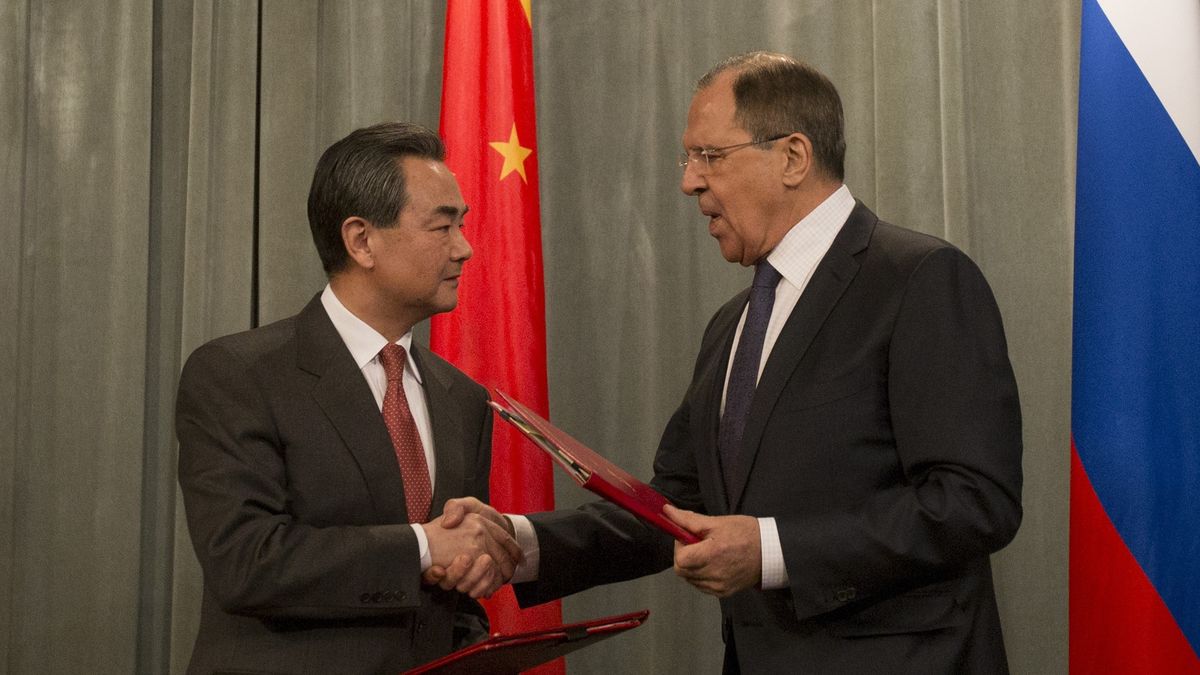 Wang Yi, Siergiej Ławrow — zdjęcie archiwalne