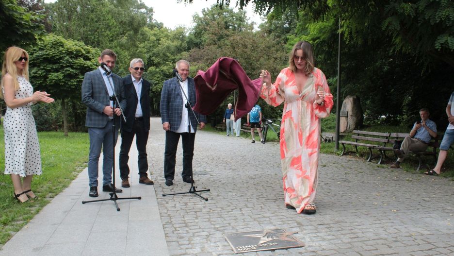 NOWA GWIAZDA KABARETONU