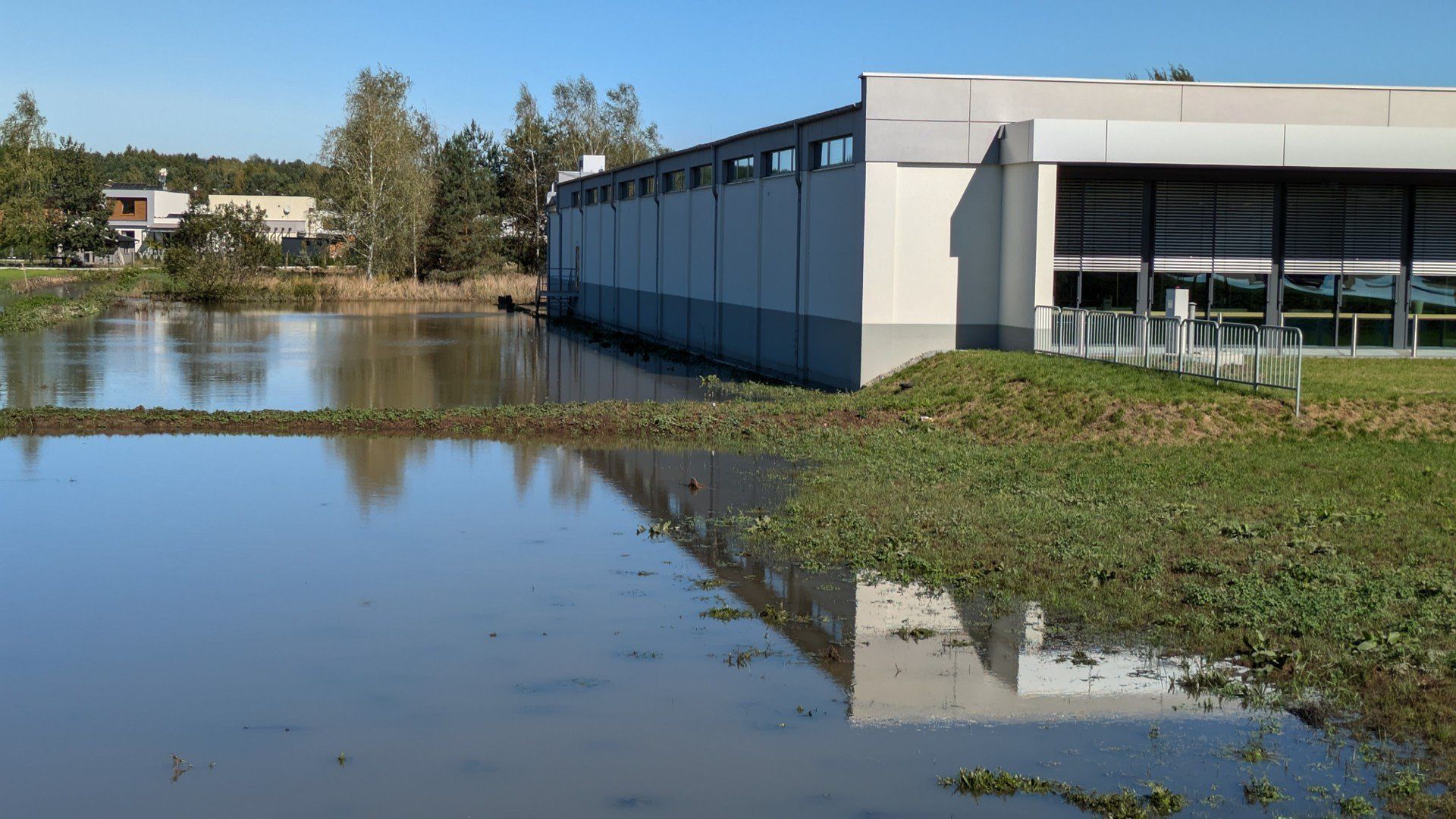 Powódź na Śląsku. Woda zalała domy, zniszczyła ulice i szkoły
