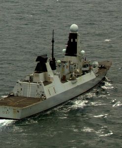 Brytyjski niszczyciel przechwycił rosyjski okręt. Pierwsza taka misja