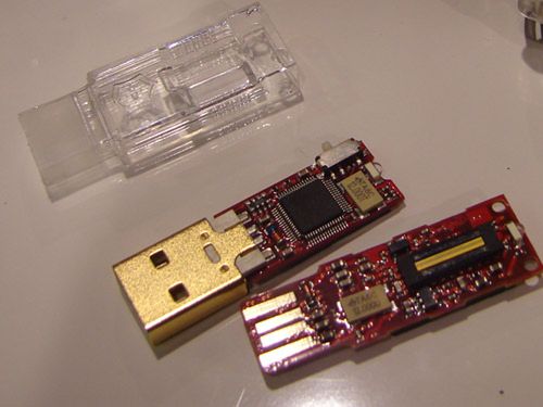 Scyzoryk z 32GB pamięci i Bluetooth od Victorinox 2