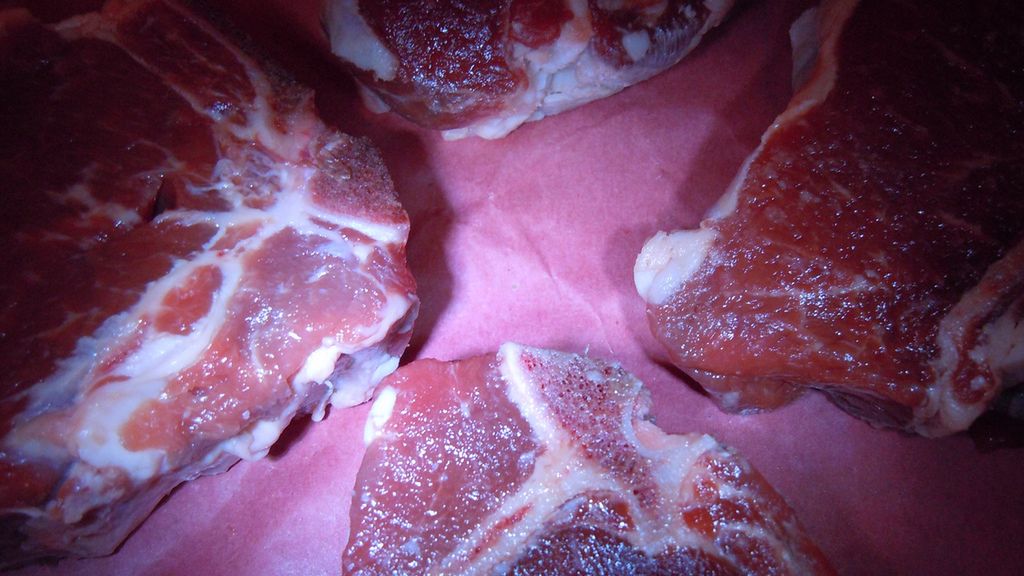 Surowy comber z jagnięciny australijskiej (mięso i tłuszcz)