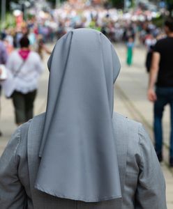 Rozmawiała z byłymi zakonnicami. "Przekraczanie granic zaczyna się powoli"