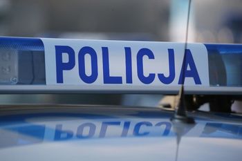 Kolizja na ulicy Nakielskiej w Bydgoszczy. Kierowca uderzył w słup