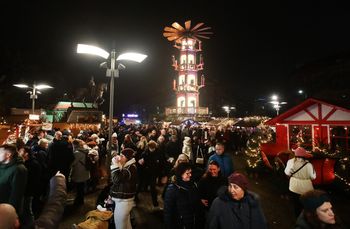 Szczecin: Tłumy na Jarmarku Bożonarodzeniowym. Jakie atrakcje w tym roku?